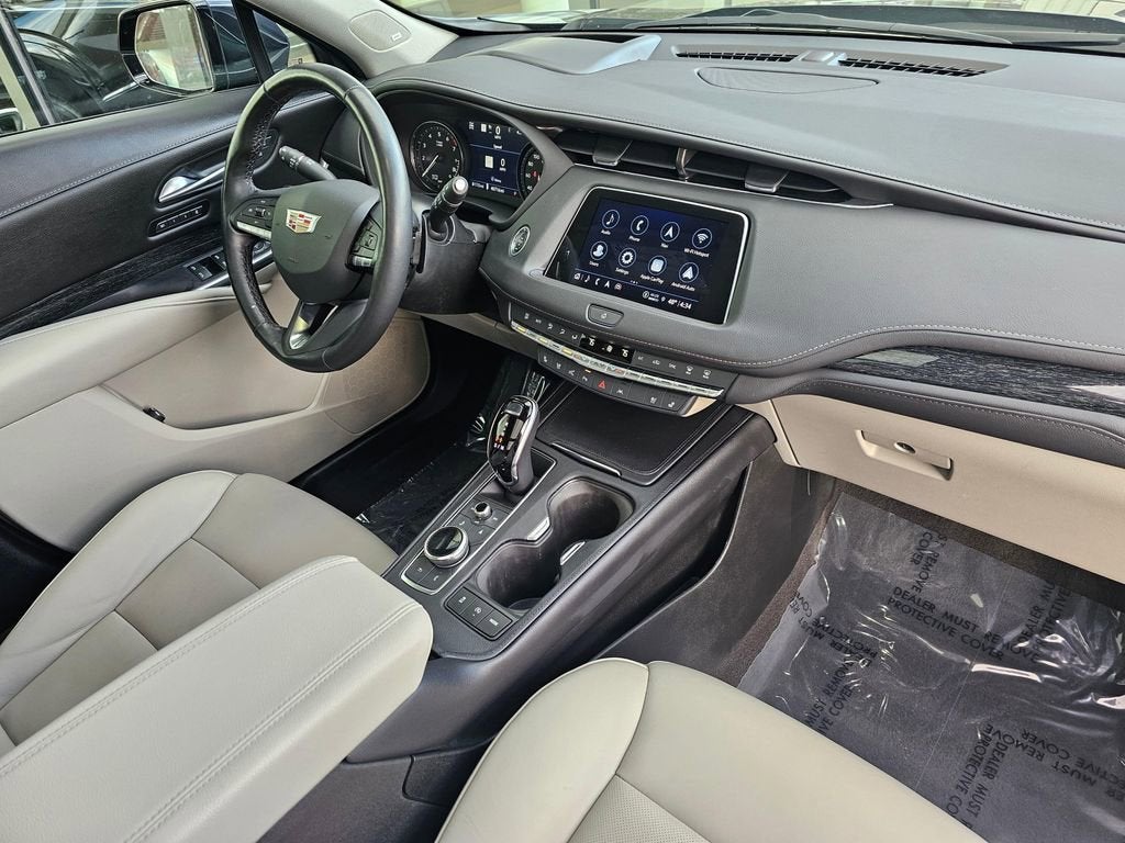 2022 Cadillac XT4 Premium Luxury