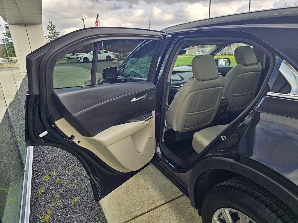 2022 Cadillac XT4 Premium Luxury