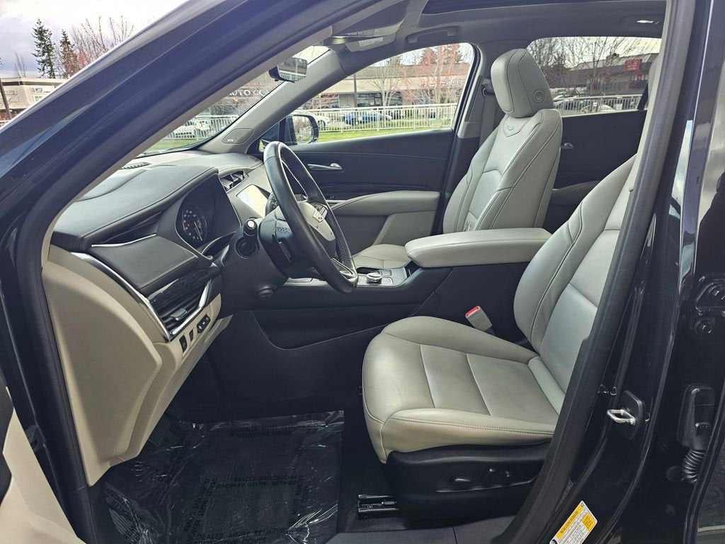 2022 Cadillac XT4 Premium Luxury