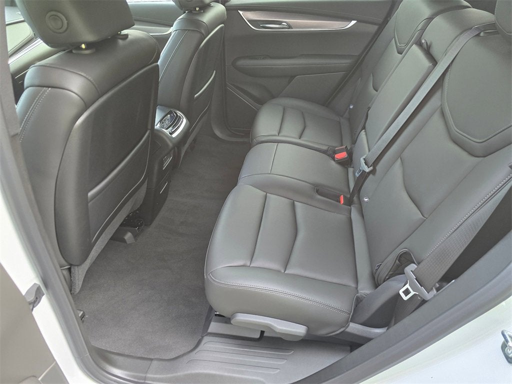 2025 Cadillac XT6 Luxury