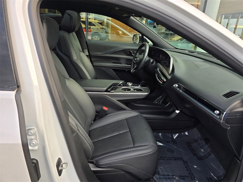 2024 Cadillac LYRIQ Luxury 1