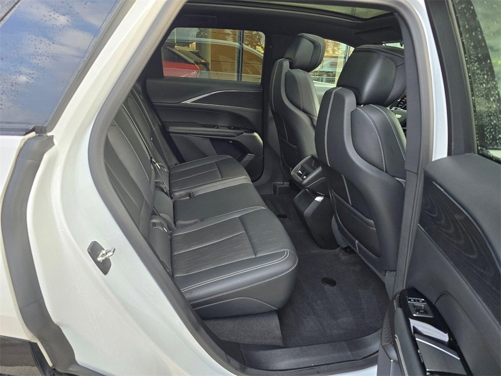 2024 Cadillac LYRIQ Luxury 1