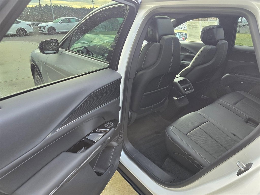 2024 Cadillac LYRIQ Luxury 1