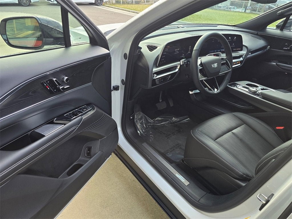 2024 Cadillac LYRIQ Luxury 1