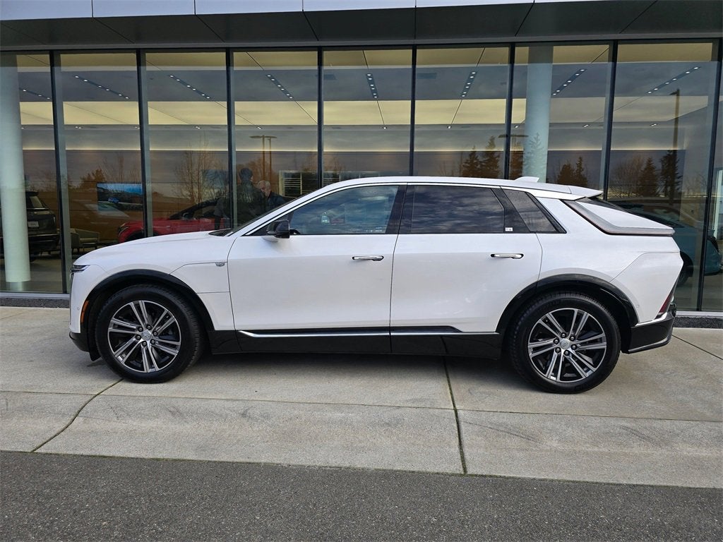 2024 Cadillac LYRIQ Luxury 1