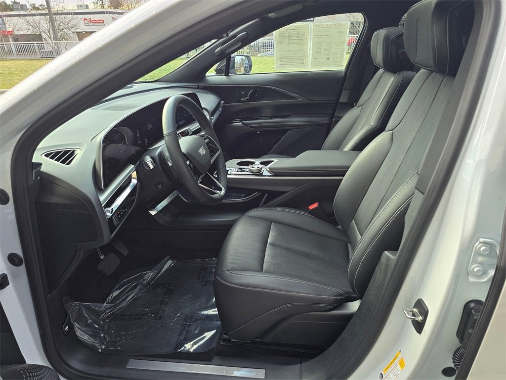 2024 Cadillac LYRIQ Luxury 1