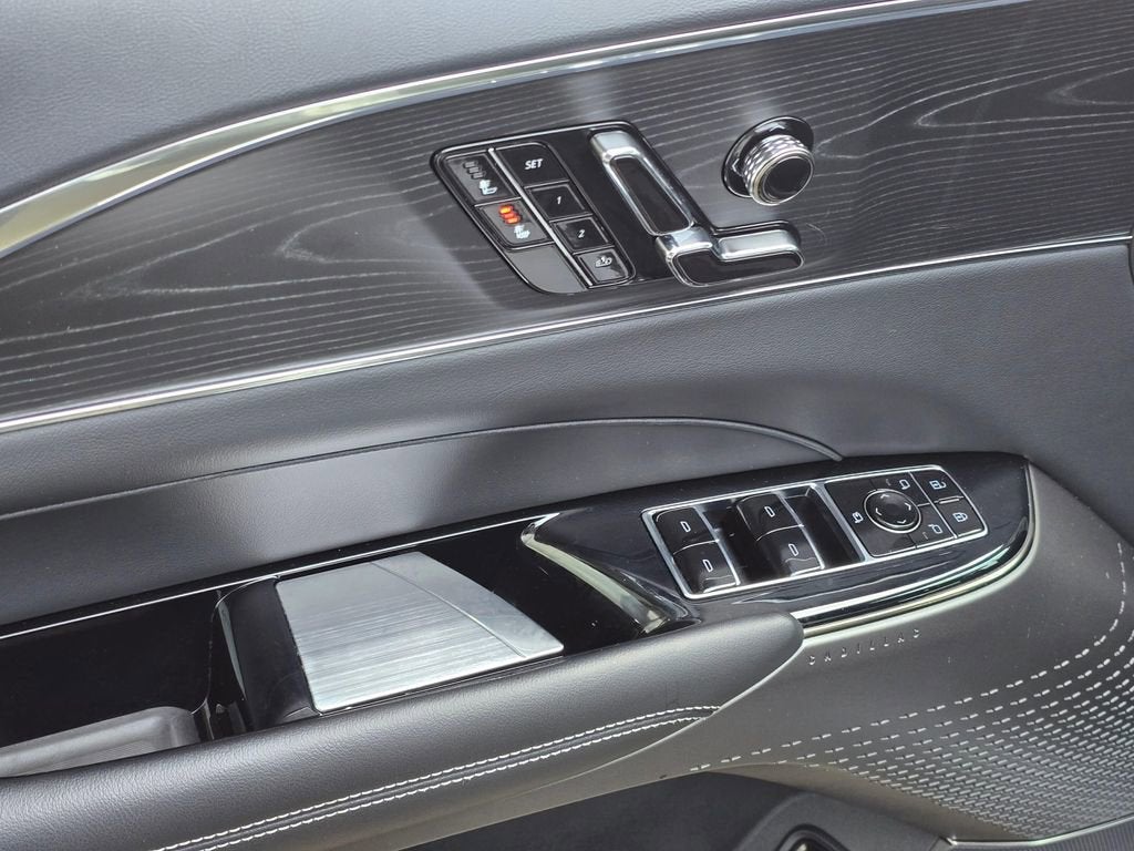 2024 Cadillac LYRIQ Luxury 1