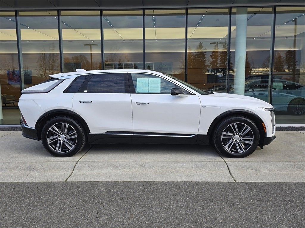 2024 Cadillac LYRIQ Luxury 1