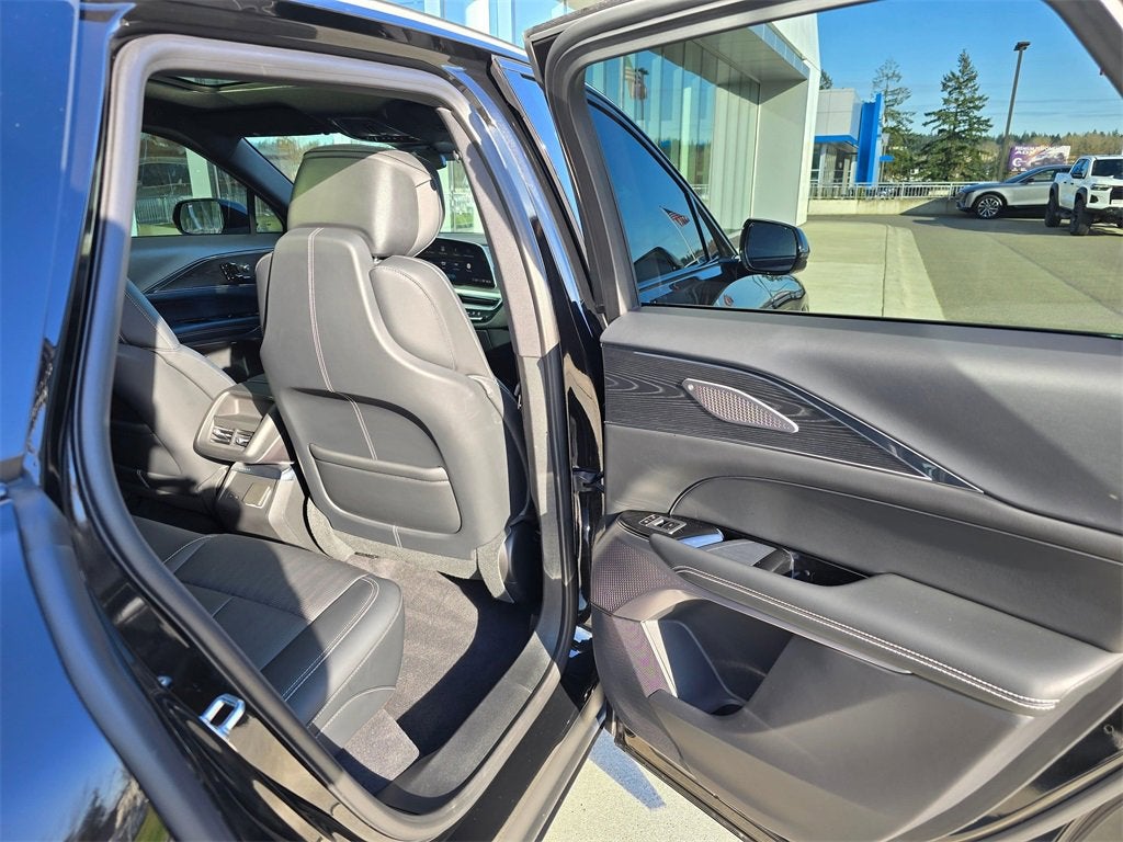 2024 Cadillac LYRIQ Luxury 2