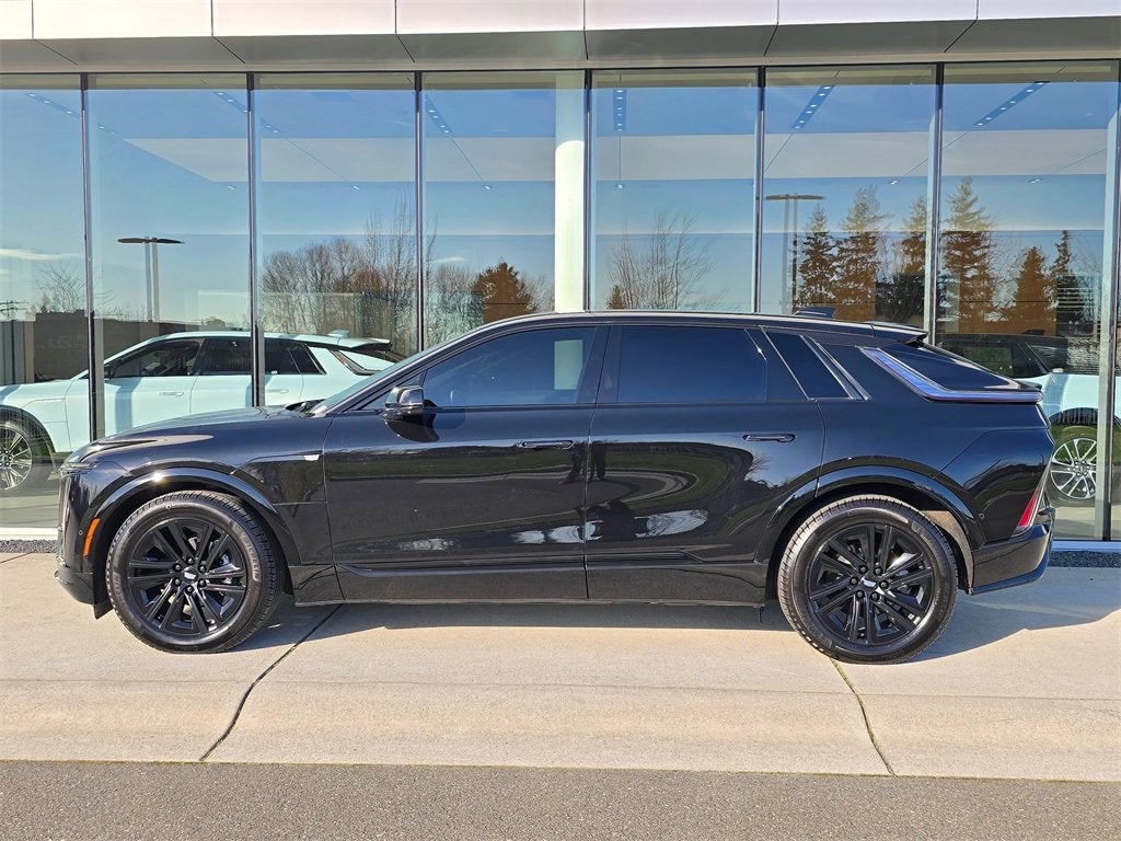 2024 Cadillac LYRIQ Luxury 2