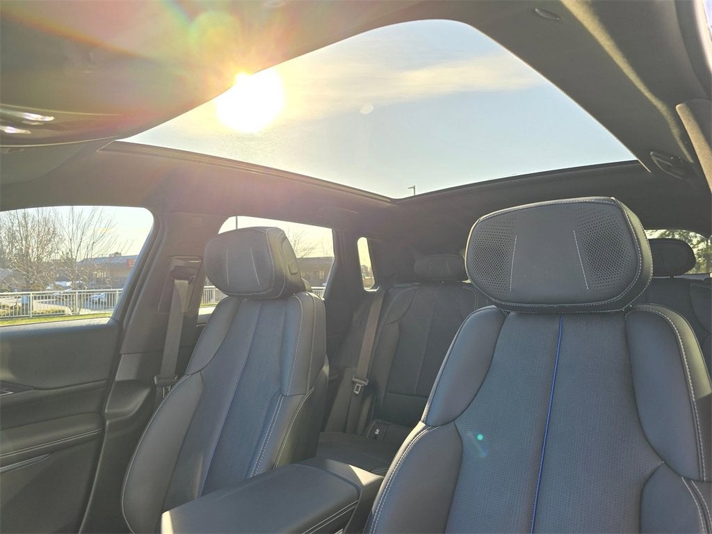 2024 Cadillac LYRIQ Luxury 2