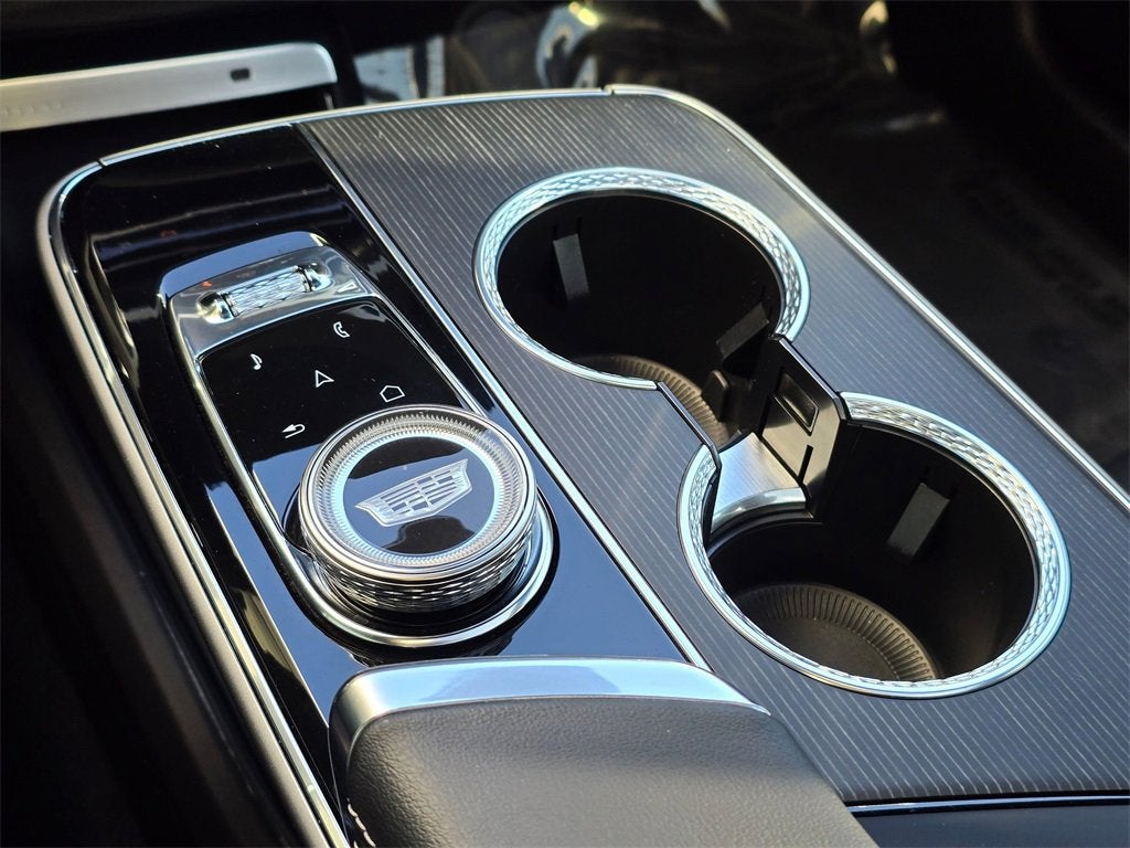 2024 Cadillac LYRIQ Luxury 2