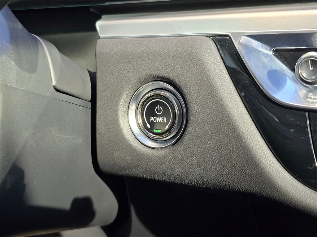 2024 Cadillac LYRIQ Luxury 2