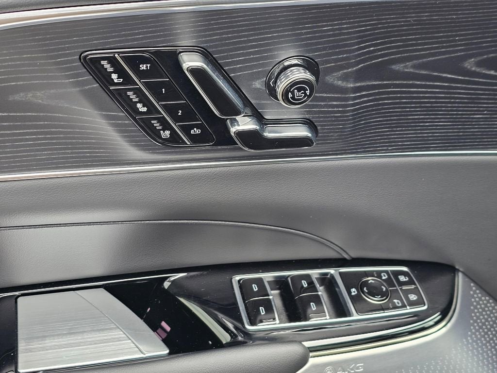 2024 Cadillac LYRIQ Sport 2