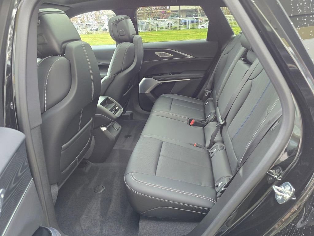 2025 Cadillac LYRIQ Sport 2