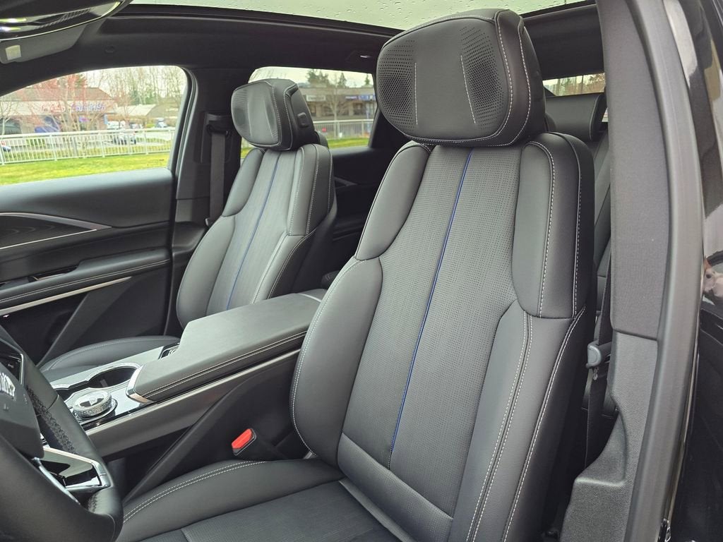 2025 Cadillac LYRIQ Sport 2