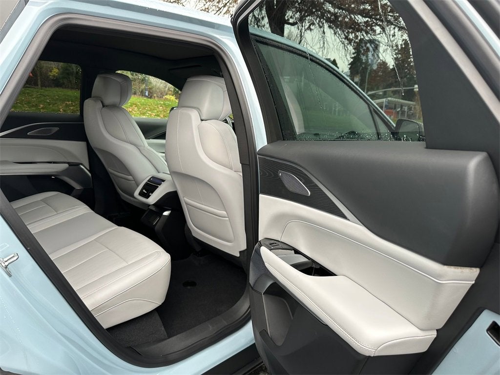 2025 Cadillac LYRIQ Sport 3