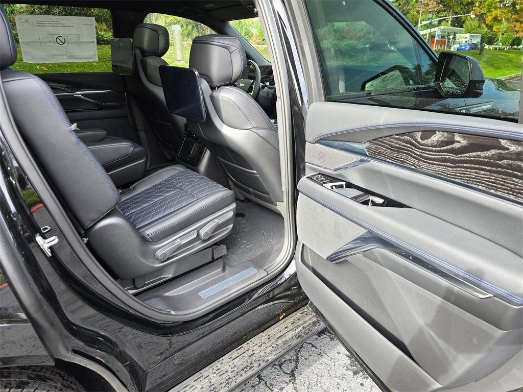 2026 Cadillac ESCALADE IQL Sport