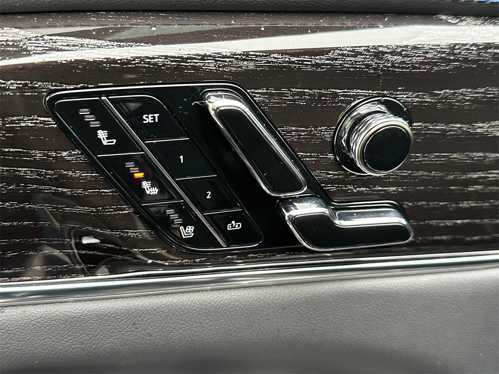 2025 Cadillac ESCALADE IQ Luxury 1