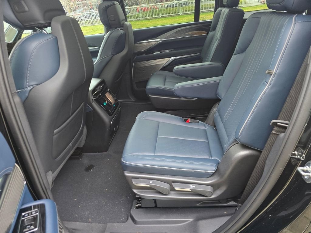 2025 Cadillac ESCALADE IQ Luxury 2