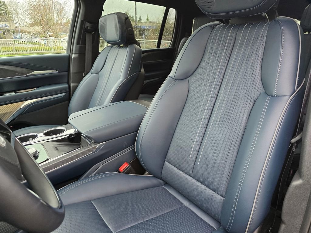 2025 Cadillac ESCALADE IQ Luxury 2