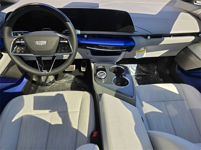 2025 Cadillac OPTIQ Luxury 2