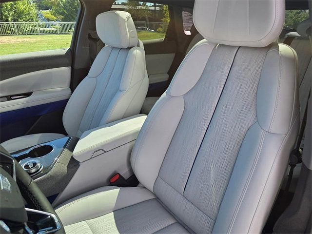 2025 Cadillac OPTIQ Luxury 2