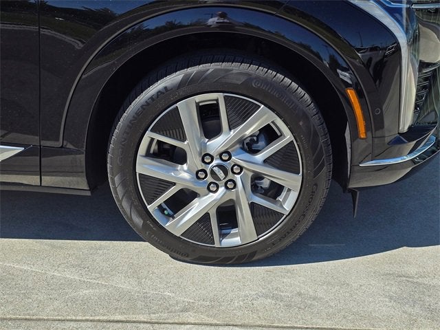 2025 Cadillac OPTIQ Luxury 2