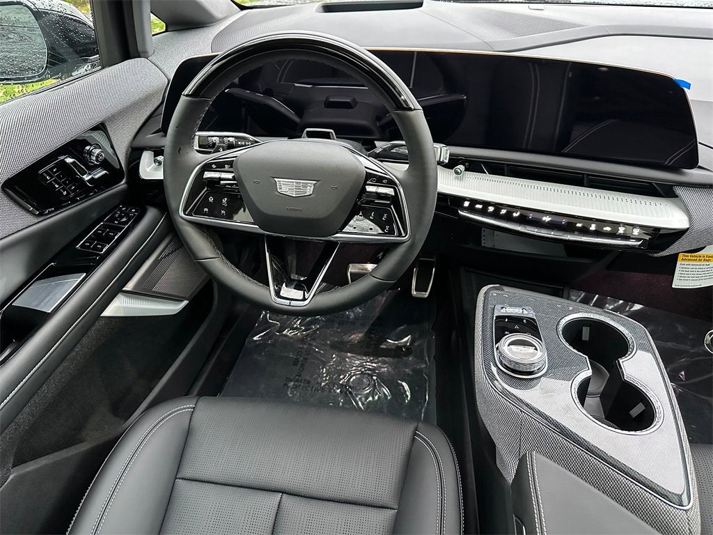 2025 Cadillac OPTIQ Luxury 2