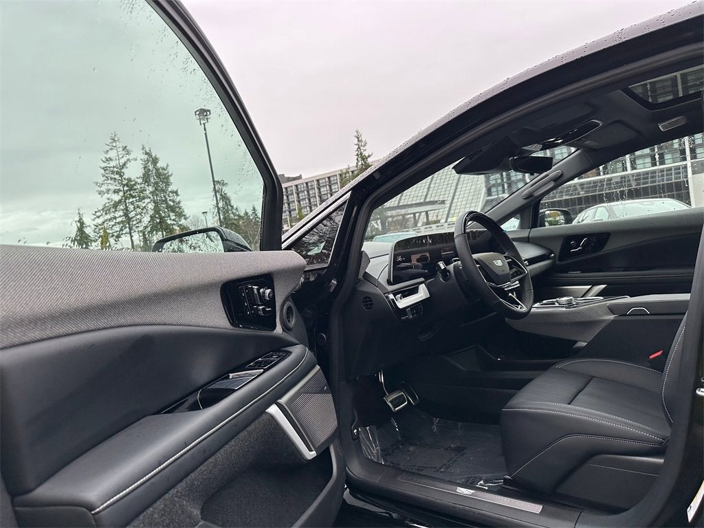 2025 Cadillac OPTIQ Luxury 2