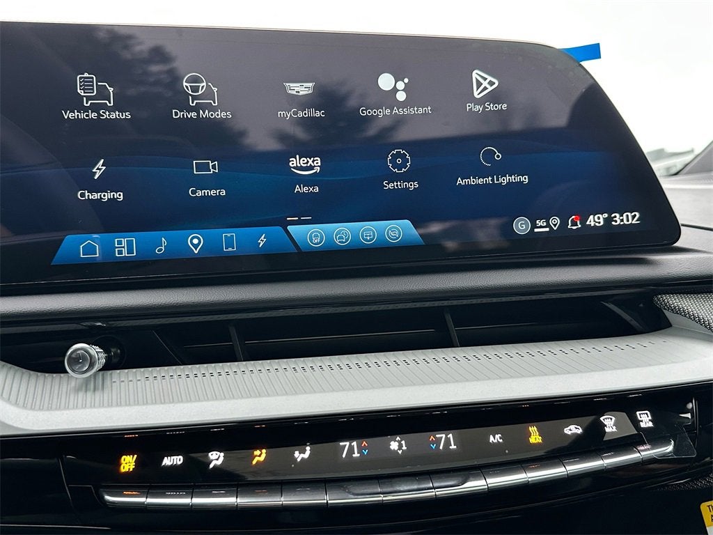 2025 Cadillac OPTIQ Luxury 2