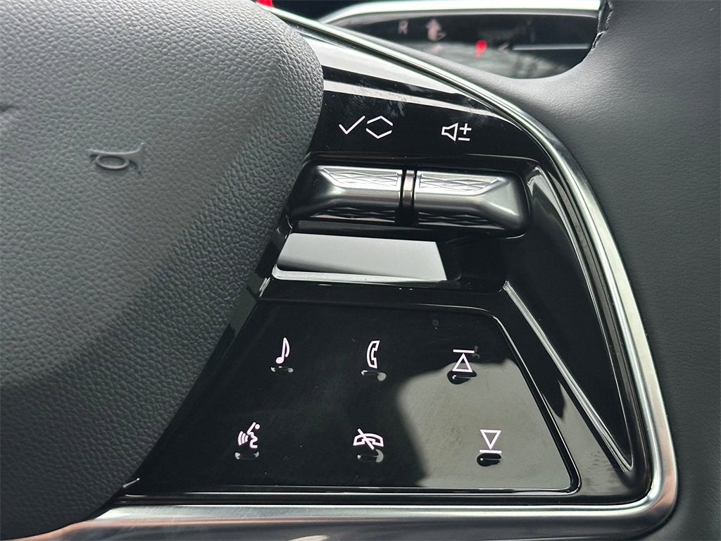 2025 Cadillac OPTIQ Luxury 2