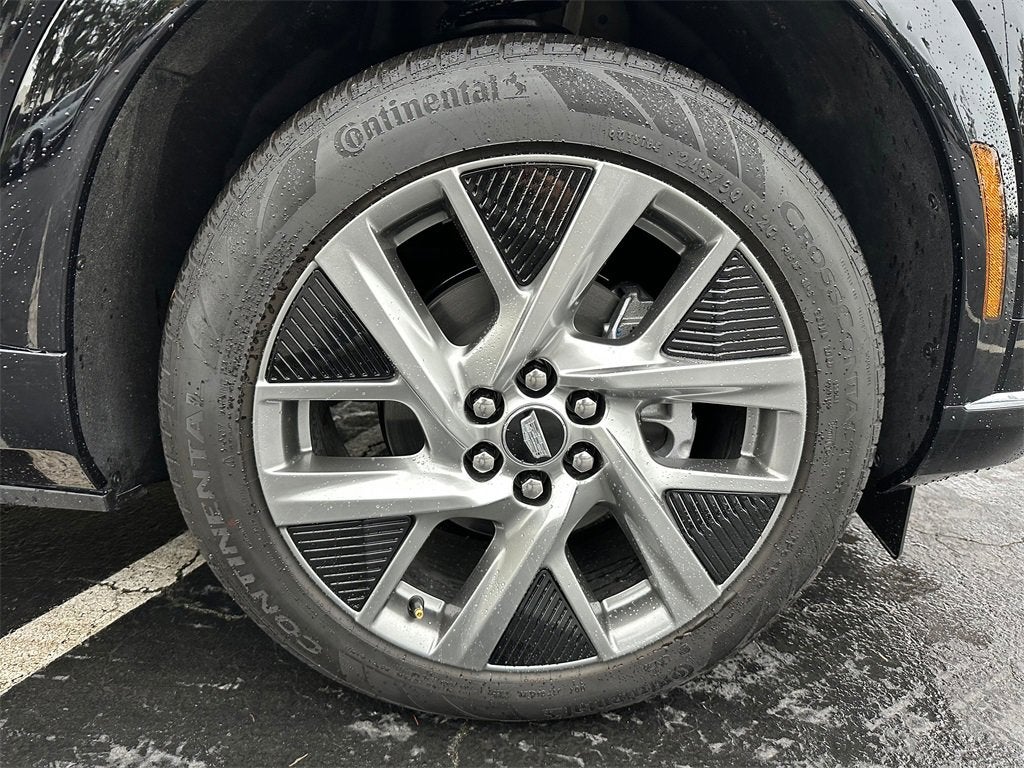 2025 Cadillac OPTIQ Luxury 2