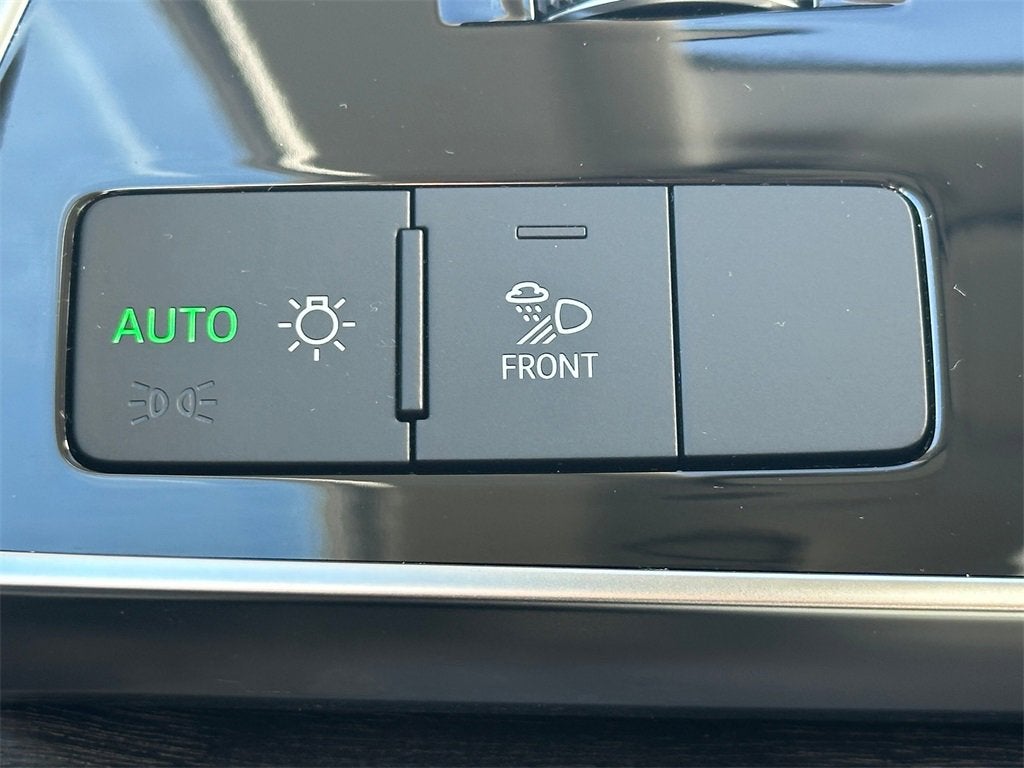 2023 Audi Q8 Premium Plus