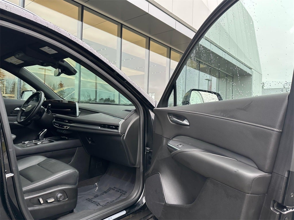 2025 Cadillac XT4 Premium Luxury
