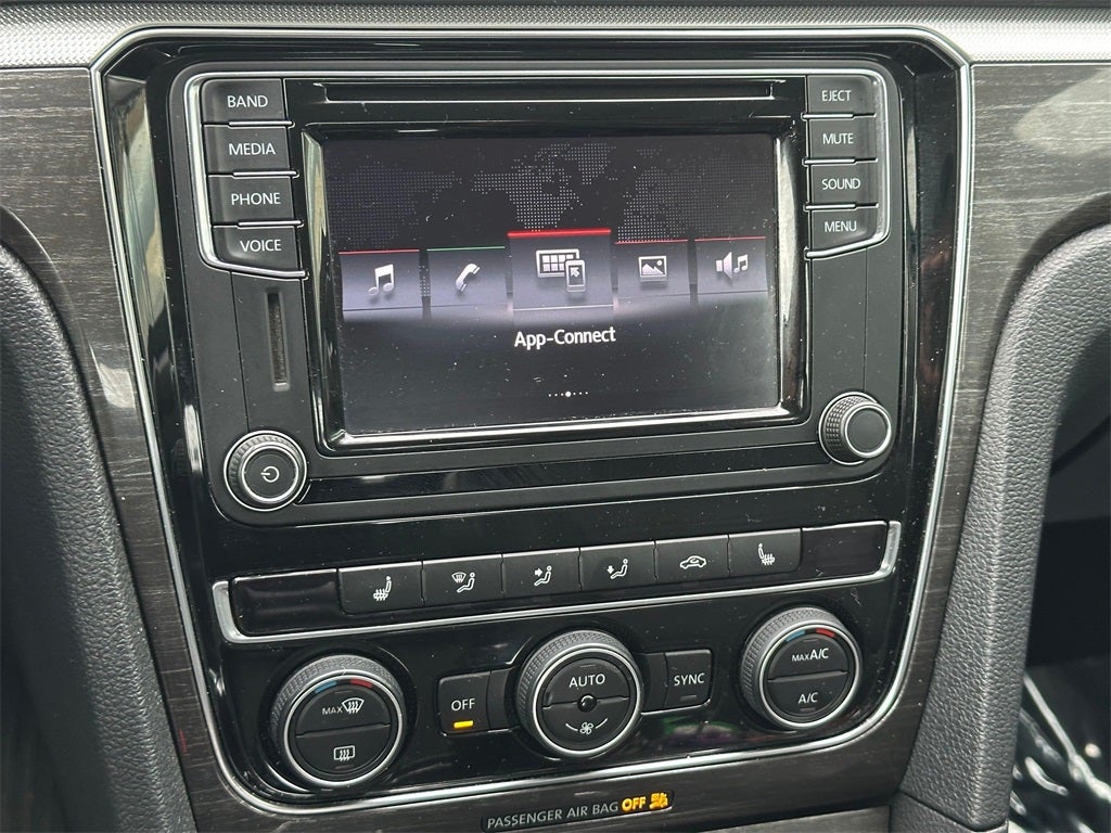 2017 Volkswagen Passat 1.8T SE